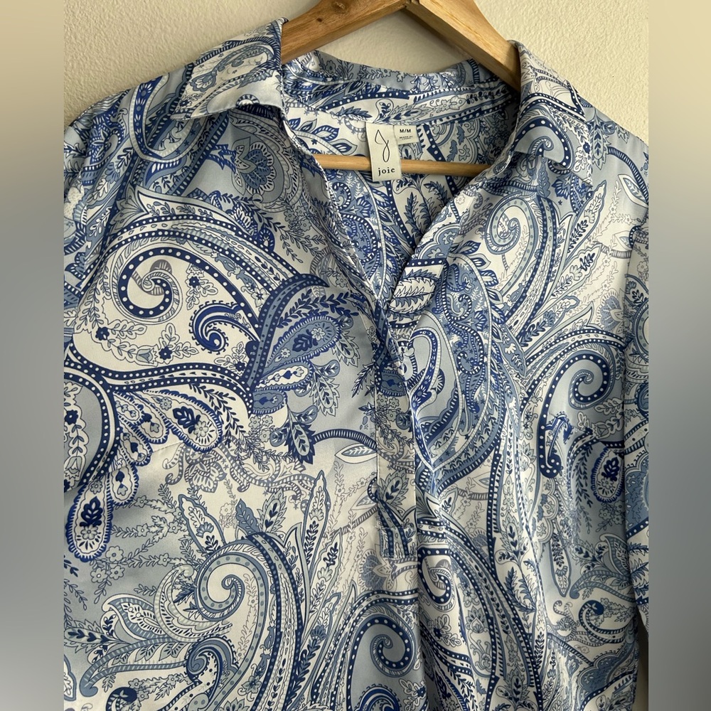 Joie Half Button V Neck Paisley Blue Satin Collared Blouse Top Size M Medium - Picture 4 of 7